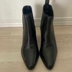 Allonsi Boots. Size 6